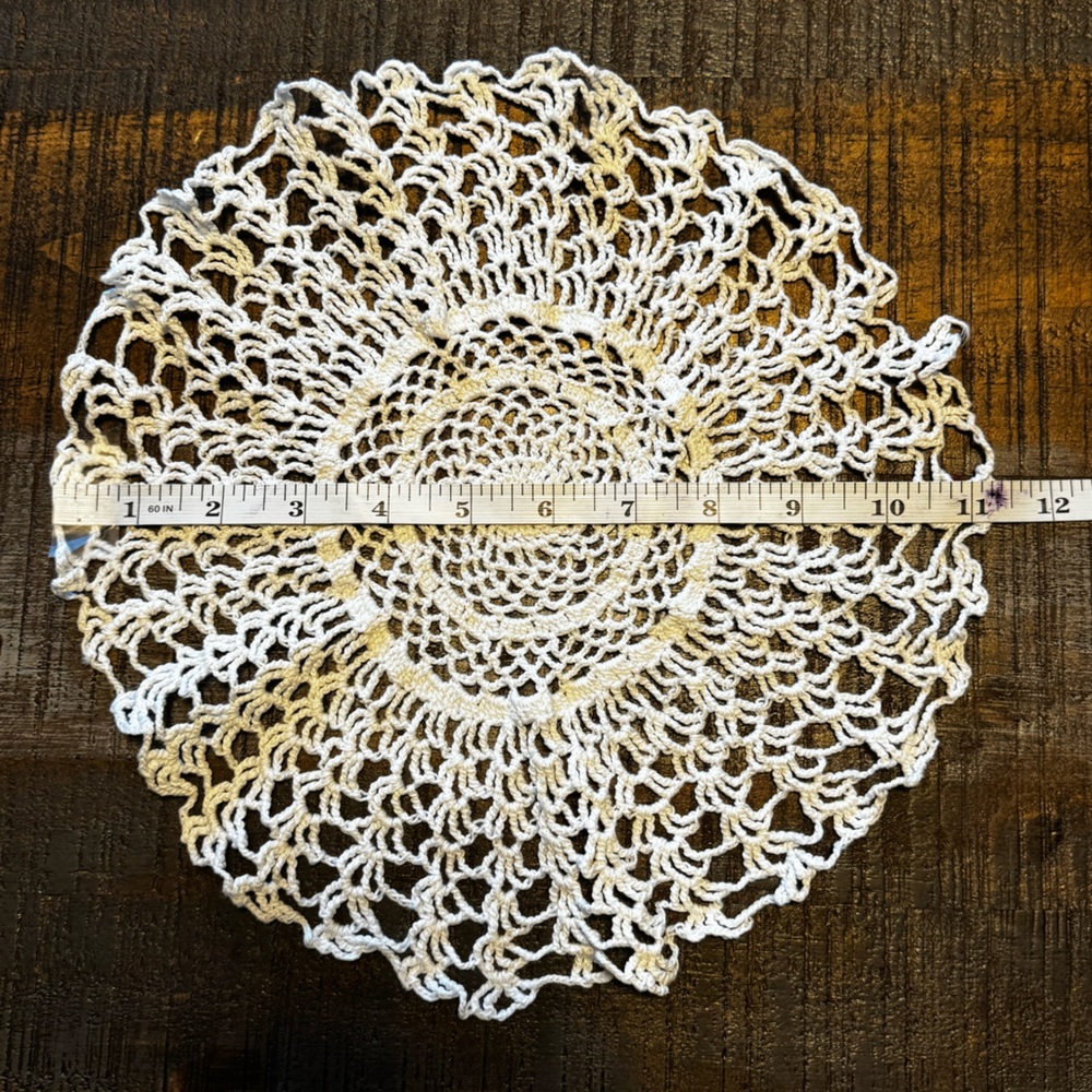 Lot of 5 vintage Crocheted Doilies White Various Shapes and Sizes - Picture 6 of 7